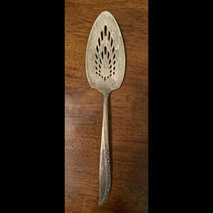 WM.A.ROGERS AA ONEIDA LTD Brittney Rose Silver Plated Pie Cake Server